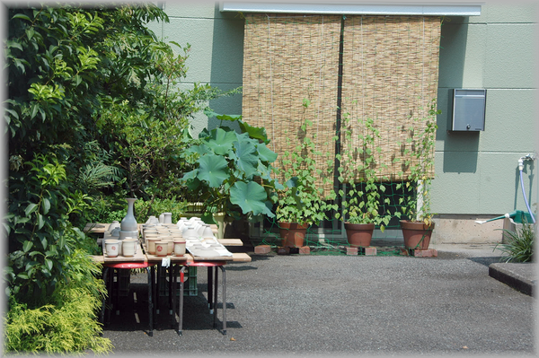 アトリエ・エンメ陶芸教室工房入り口風景・夏